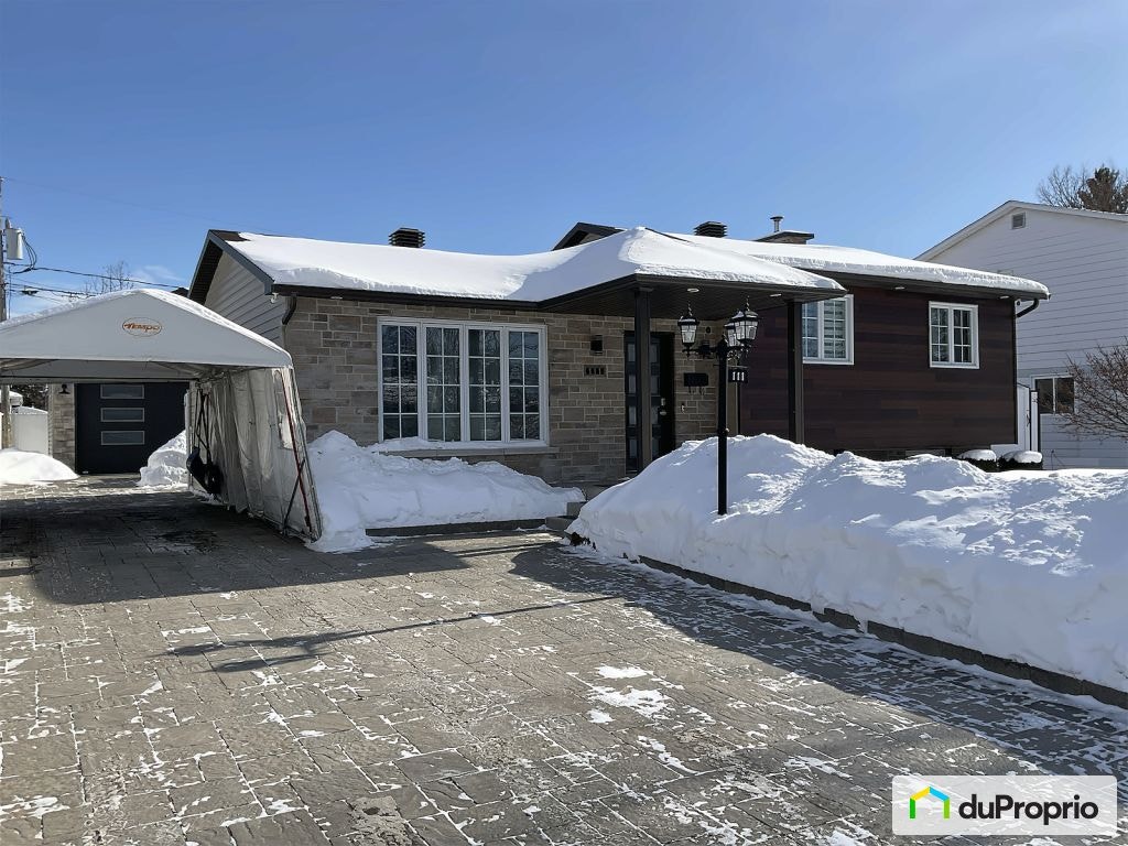 $749,000 - Bungalow for sale in Ste-Therese — photo 1