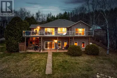 Welcome home! Sitting on over half an acre on Sudbury's prestigious Long Lake is 3 Uphill Road. This...