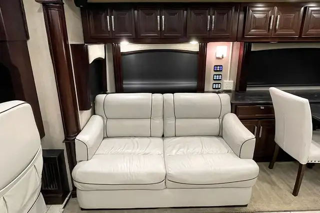 2014 American Coach Eagle 45T – Pre-Owned Class A Motorhome in RVs & Motorhomes in Red Deer - Image 19