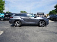 Experience Effortless Driving with this 2021 Toyota Highlander Hybrid XLE This Magnetic Grey Metalli... (image 3)