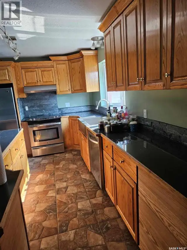 401 Sovereign CRESCENT Rosetown, Saskatchewan in Houses for Sale in Saskatoon - Image 9