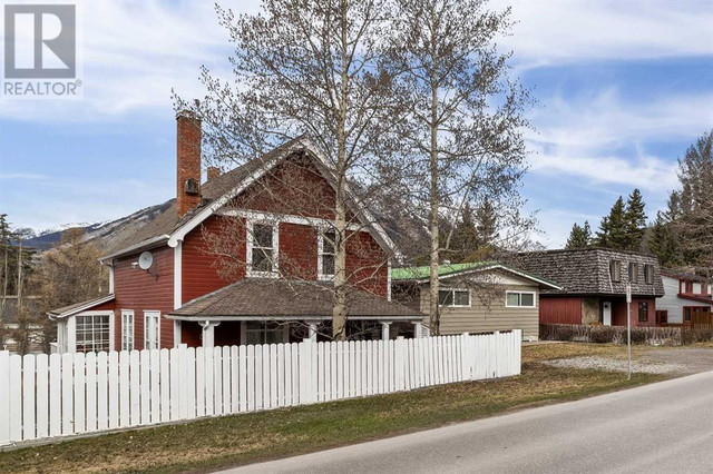 203 Otter Street Banff, Alberta in Houses for Sale in Banff / Canmore