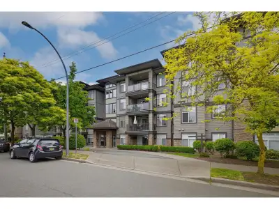 Bright and spacious top-floor corner unit that feels more like a house than a condo! Fantastic open...