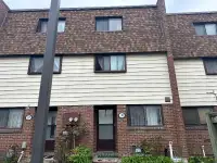 4BR 3WR Condo Townh... in Mississauga near Hwy 10/Central Parkwa