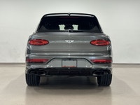 Découvrez le parfait équilibre entre luxe, performance et prestige avec ce magnifique Bentley Bentay... (image 6)