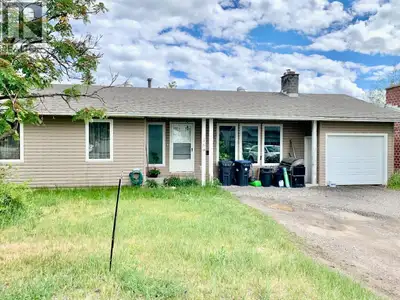 Excellent opportunity! Nice 2200 sq ft Family Home, 4 Bedroom 3 Bath Rancher, Bright open Concept Ki...