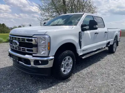 PAR TÉLÉPHONE (514)(236)(8008) FORD F350 2025 MODÈLE XLT 4X4, DIESEL, BOITE 8 PIEDS ÉQUIPEMENT REMOR...