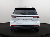 EXECUTIVE CROSSTOWN DEMO! This 2024 JEEP GRAND CHEROKEE LAREDO 4X4 has the following options Capri L... (image 4)