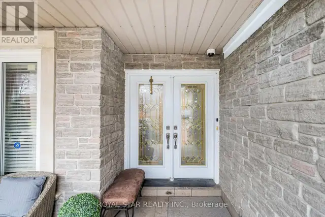 40 OAKDALE ROAD Vaughan (Maple), Ontario in Houses for Sale in Markham / York Region - Image 8