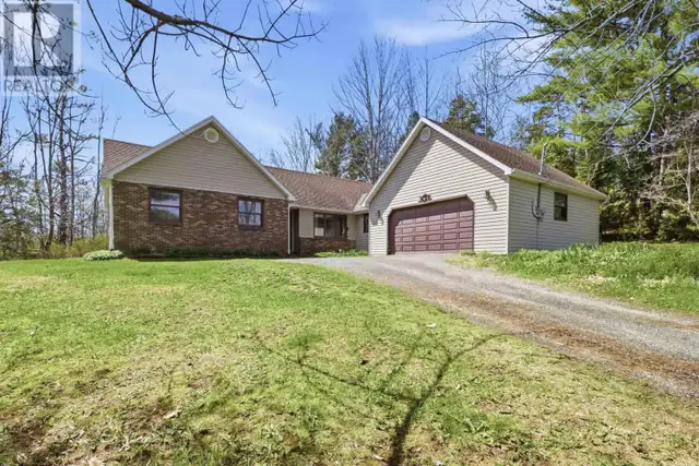 44 Lakewood Drive Extension Brooklyn, Nova Scotia in Houses for Sale in Bedford - Image 2