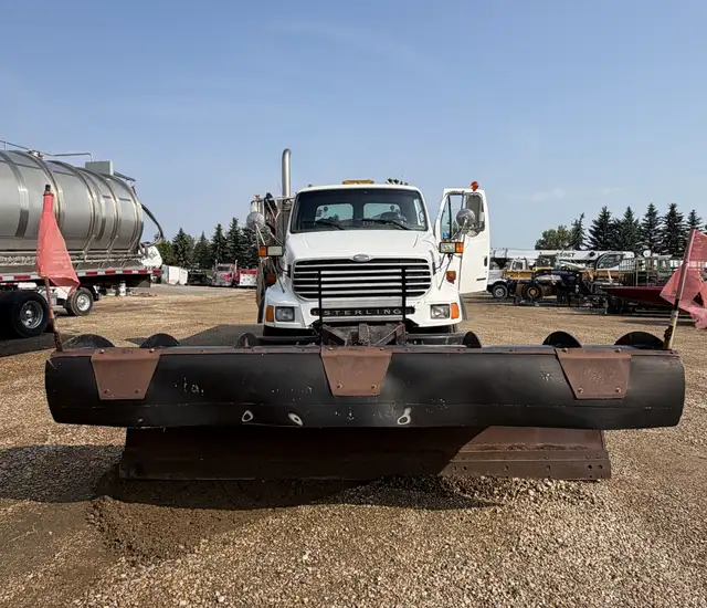 2006 Ford Sterling Plow Truck in Heavy Equipment in St. Albert - Image 4