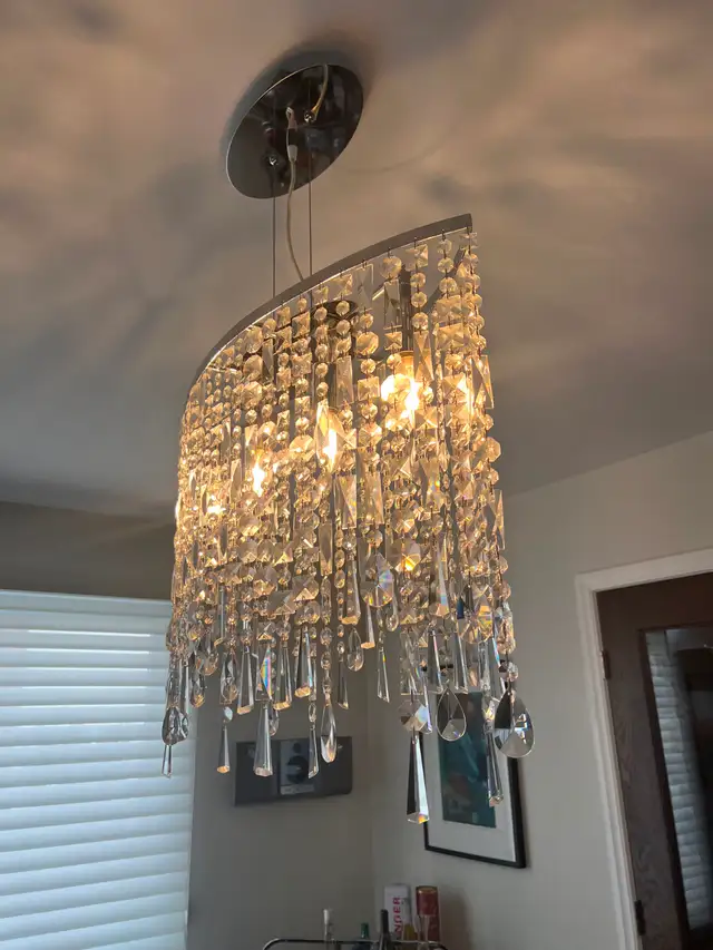 crystal light modern chandelier in Indoor Lighting & Fans in City of Montréal - Image 3