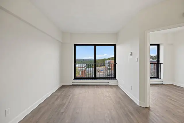 Peterborough 1 Bedroom Deluxe, 1 Bathroom Apartment for Rent: in Long Term Rentals in Peterborough - Image 9