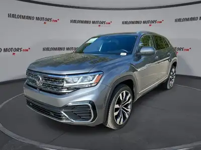 This Volkswagen Atlas Cross Sport has a strong Gas V-6 3.6 L engine powering this Automatic transmis...