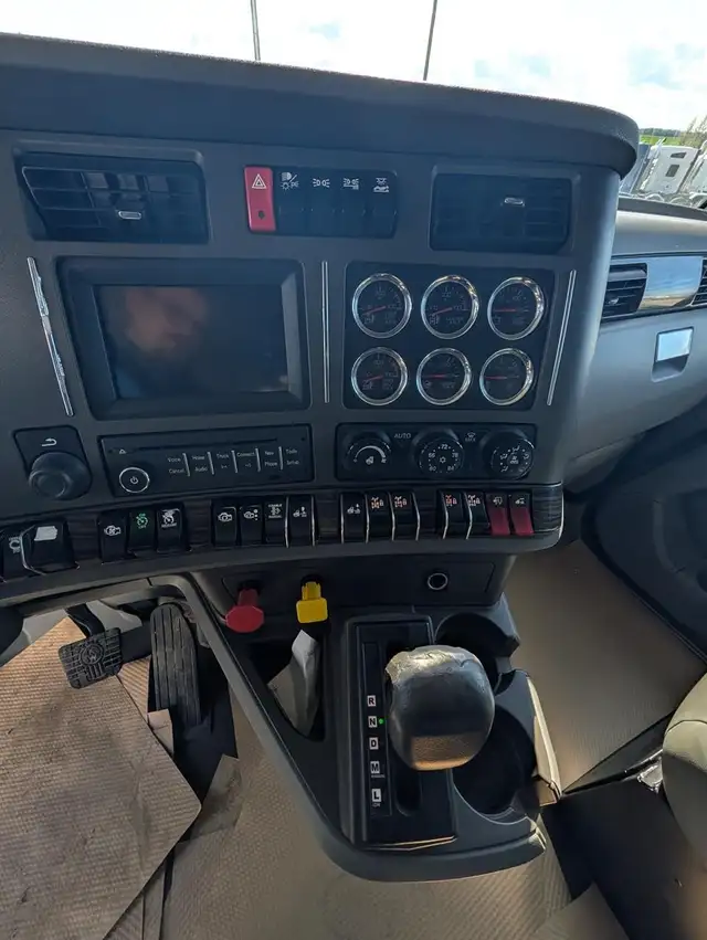 2015 KENWORTH T880 in Heavy Trucks in Saskatoon - Image 21