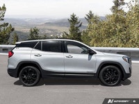 Discover the impressive capability and everyday comfort of this 2021 GMC Terrain SLE, featuring inte... (image 5)