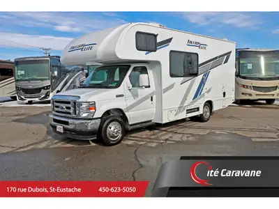 Thor Freedom elite 22HE Classe C 24 pieds Ford 7.3L V8. EXTÉRIEUR: Caméra arrière, murs fini gel coa...