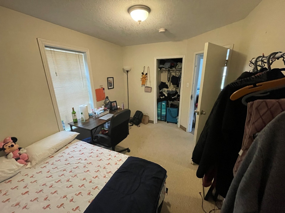Clean & Spacious Bedrooms Available In a 5-Bedroom Two-Story Apa 3