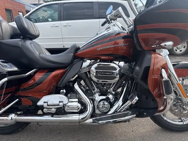 2015 Harley-Davidson CVO Road Glide ~ SUPER CLEAN ~ 110CI ~ ROAD in Sport Touring in City of Toronto - Image 10