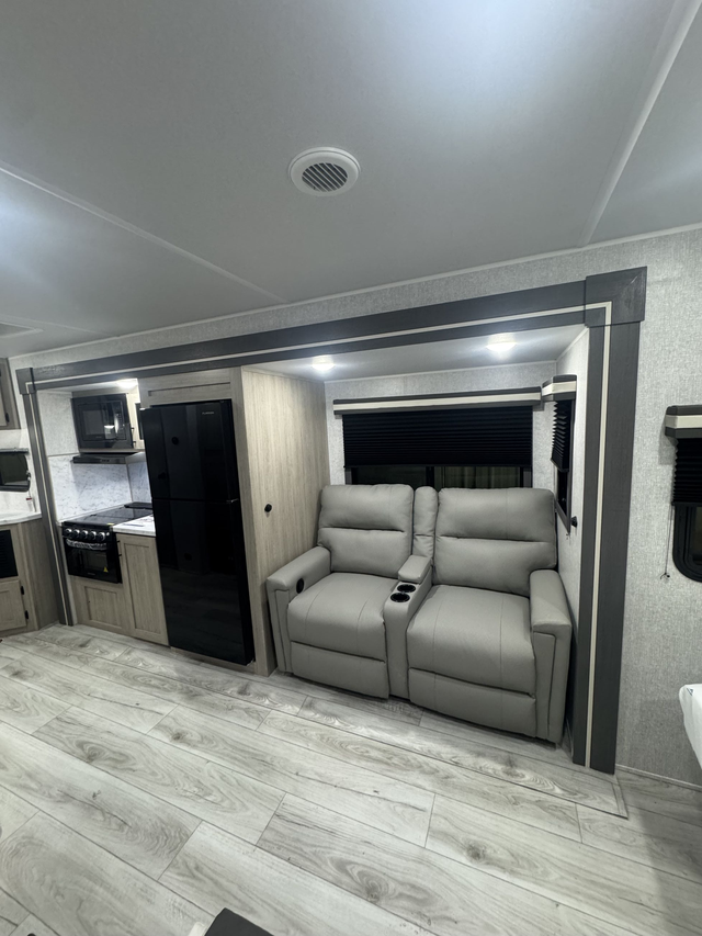 2026 FOREST RIVER DELLA TERRA 221ML in Travel Trailers & Campers in Regina - Image 7