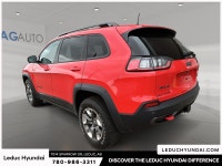 2019 Jeep Cherokee Trailhawk Experience the Jeep Cherokee Trailhawk with just 152000 km, finished in... (image 3)