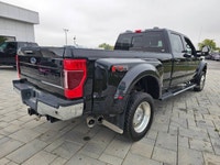 2020 Ford Super Duty F-450 Lariat 4WD Crew Cab Dually with 188,050 km! Powered by the 6.7L Power Str... (image 4)