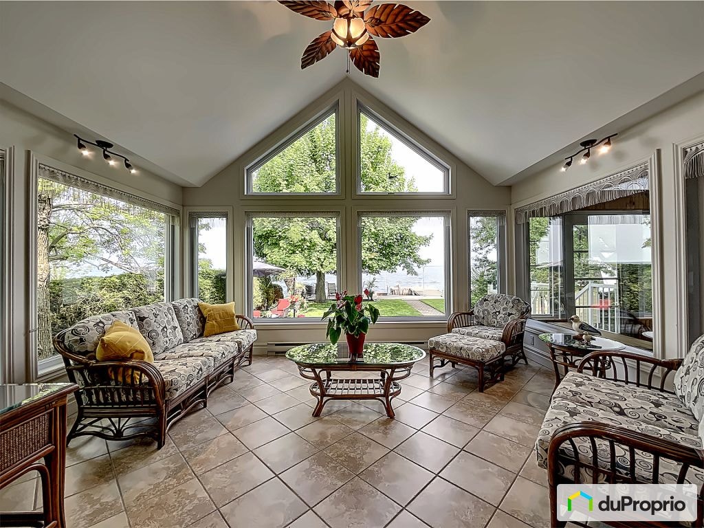 $949,000 - Bungalow for sale in Ste-Barbe — photo 1