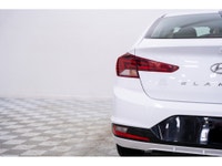 La Hyundai Elantra 2020 se distingue dans le segment des berlines compactes grâce à son design sophi... (image 6)