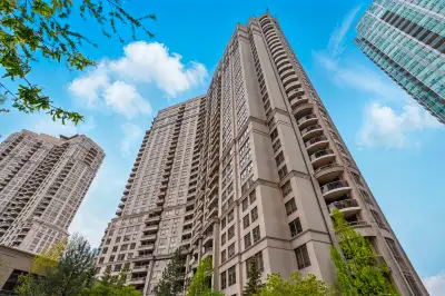 Located in Mississauga's vibrant City Centre, 3888 Duke of York offers the ultimate urban lifestyle...