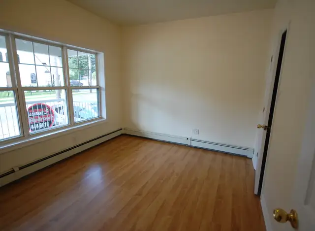 4 Bedroom 2 Bath Apartment West End Halifax September 2025 in Long Term Rentals in City of Halifax - Image 6