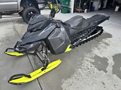 APPLY NOW: https://www.ridecollective.ca/get-pre-approved 2015 SKIDOO SUMMIT X T3 16" High-output 85...