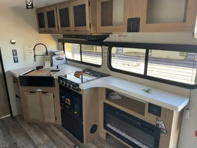 2024 FOREST RIVER GREYWOLF 24 RRT! AWESOME TOYHAULER! $41995!  in RVs & Motorhomes in London - Image 16