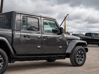 Welcome to Barrie Dodge Chrysler Jeep. Robust 3.6L V-6 engine - Advanced 4x4 drivetrain - Comprehens... (image 9)