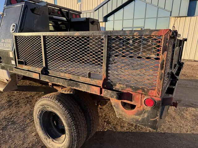 2001 DODGE RAM 3500 in Heavy Trucks in Saskatoon - Image 29
