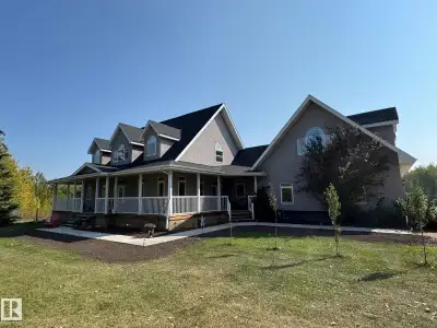 Your Acreage Dream Just Minutes from Town Have you been searching for an acreage close to town but w...