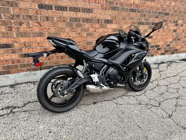 2020 Kawasaki Ninja 650 ABS **ONLY 2,000 KM** in Sport Bikes in Markham / York Region - Image 4
