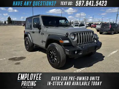 This Jeep Wrangler delivers a Gas/Electric V-6 3.6 L/220 engine powering this Automatic transmission...
