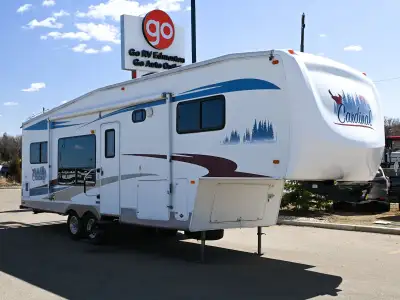 The 2006 Cardinal 29RKLE is a fifth-wheel RV built by Forest River in the Cardinal line, known for i...