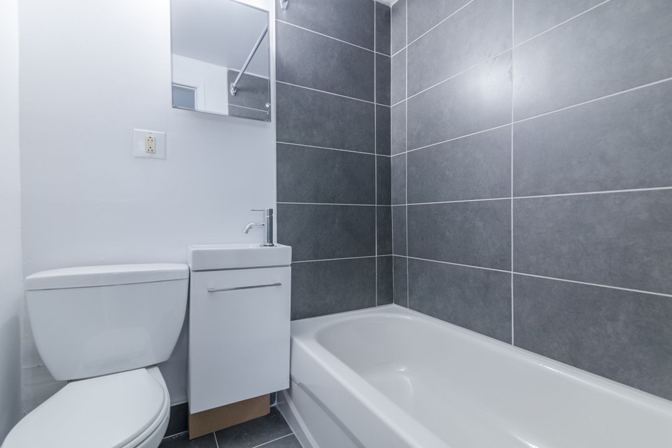 Basement studio near McGill - ID 1875 5
