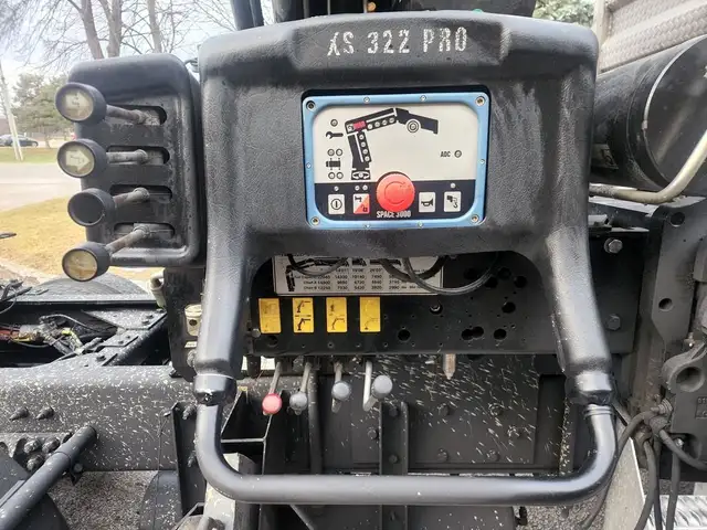 2015 Kenworth T800 Hiab Knuckleboom, 455HP, Eaton Fuller 10 Spee in Heavy Equipment in City of Montréal - Image 12