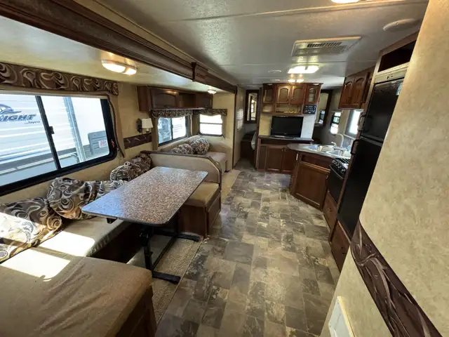 2013 ,Forest River,Lacrosse 318BHS in Travel Trailers & Campers in Kamloops - Image 6