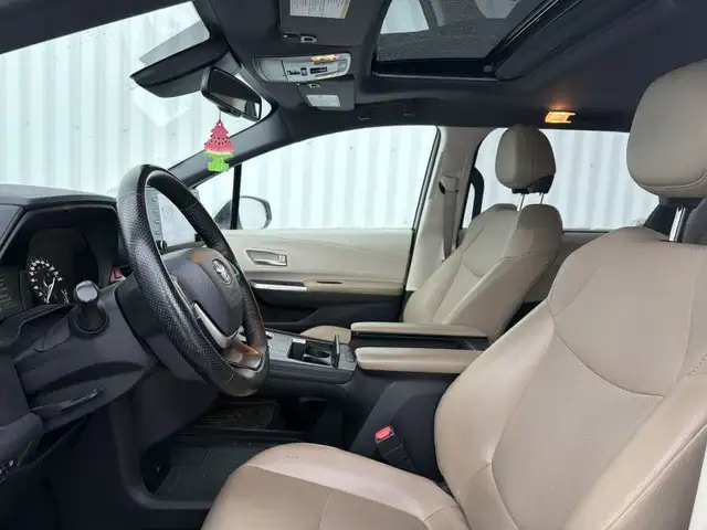 2022 TOYOTA SIENNA XLE + CUIR + TOIT + HYBRIDE + CAM RECUL + FWD in Cars & Trucks in Laval / North Shore - Image 6