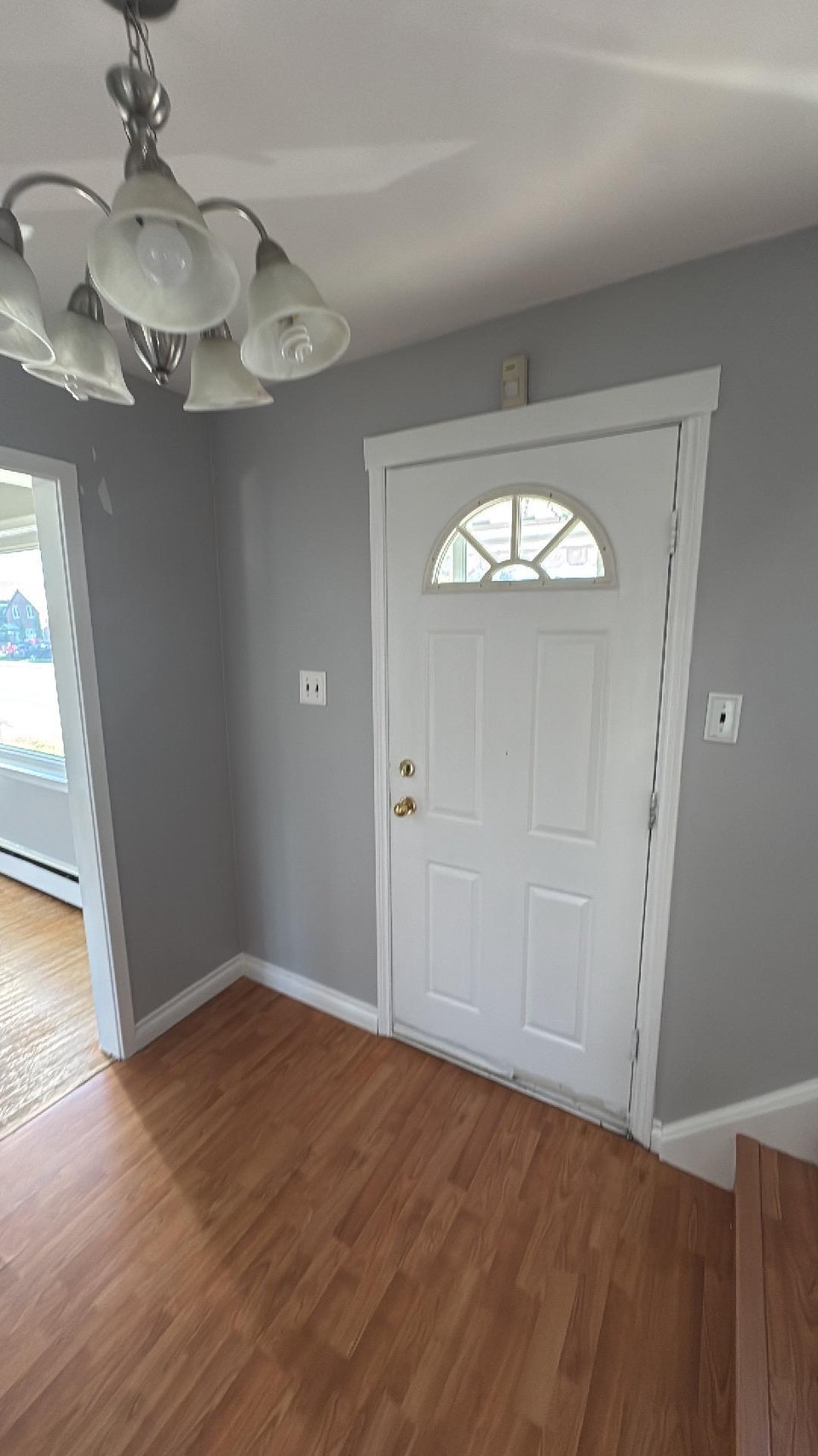 3 Bed / 1 Bath Home in Sault Ste. Marie, ON – $2,199/month + Uti 2