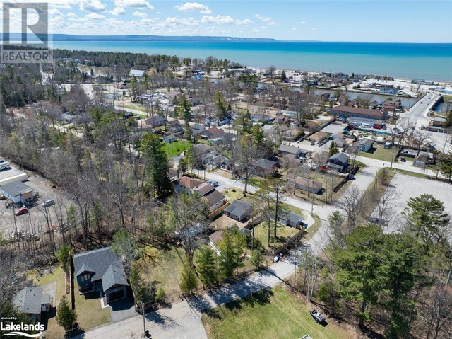 34 NANCY Street Wasaga Beach, Ontario in Houses for Sale in Oakville / Halton Region - Image 3