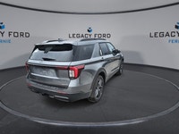 *Leather Seats, Second Row Heated Seats, 21 inch Aluminum Wheels, Premium Package!* Treat your famil... (image 7)