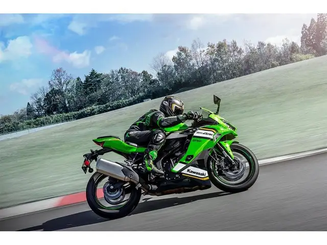 2025 Kawasaki NINJA ZX-4RR KRT in Sport Bikes in Ottawa - Image 15