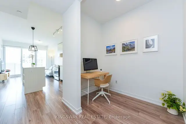 Sun-filled, high-floor 1+1 bed, 1-bath condo in Condos for Sale in Mississauga / Peel Region - Image 10