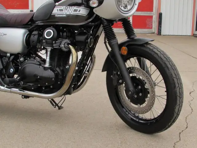 2020 Kawasaki W800 Cafe in Sport Bikes in Leamington - Image 6