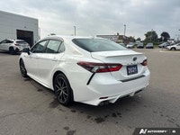 Recent Arrival! Odometer is 40732 kilometers below market average! Super White 2021 Toyota Camry Hyb... (image 3)