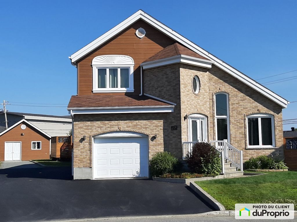 $695,000 - 1 1/2 Storey for sale in Val-d'Or — photo 1